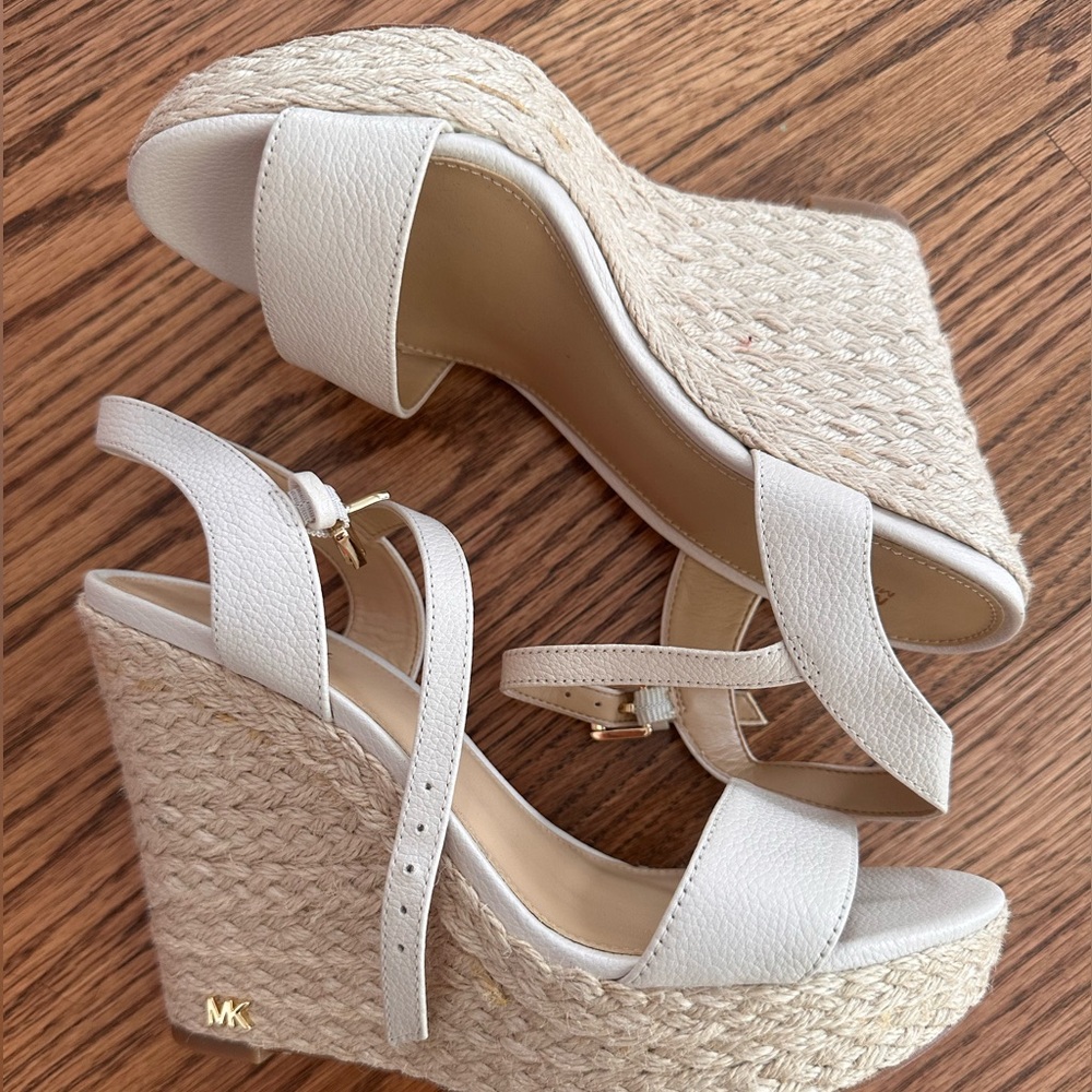 Michael Kors platform Jill wedge in beige size 6.5 brand new